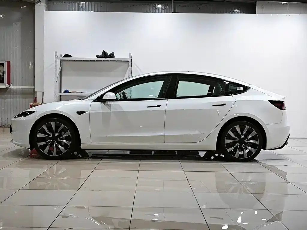 Tesla Model 3 — фото 3