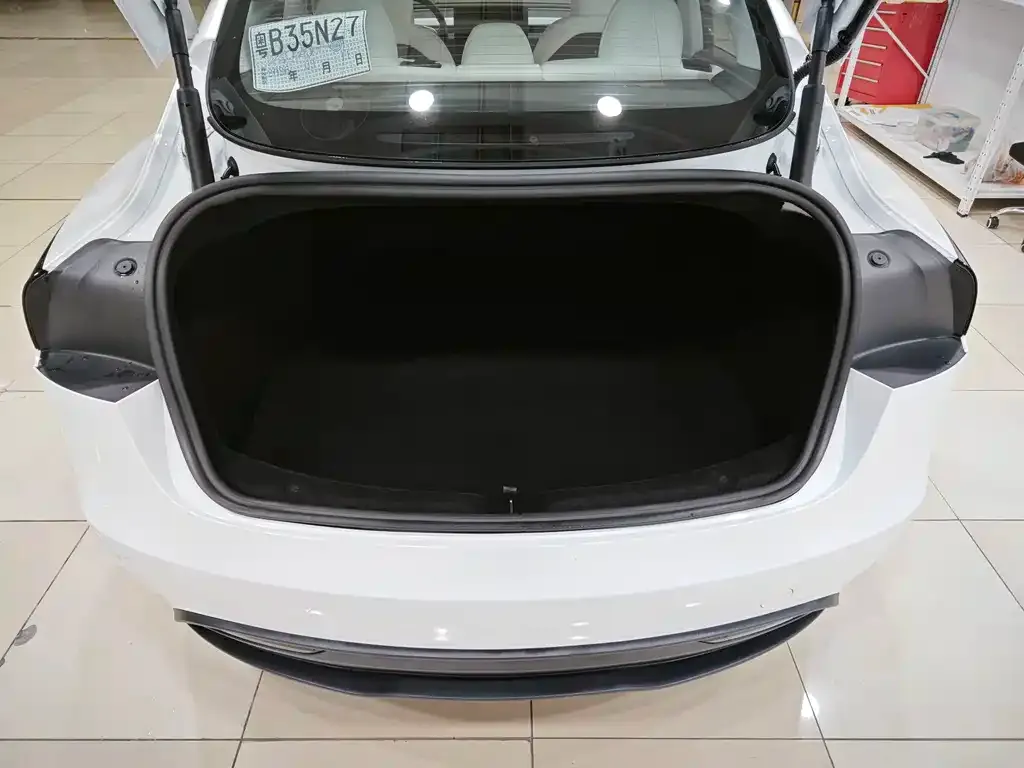 Tesla Model 3 — фото 4