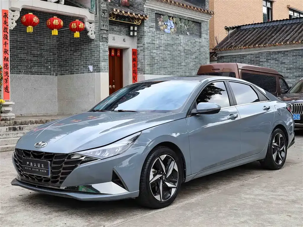 Hyundai Elantra — фото 1