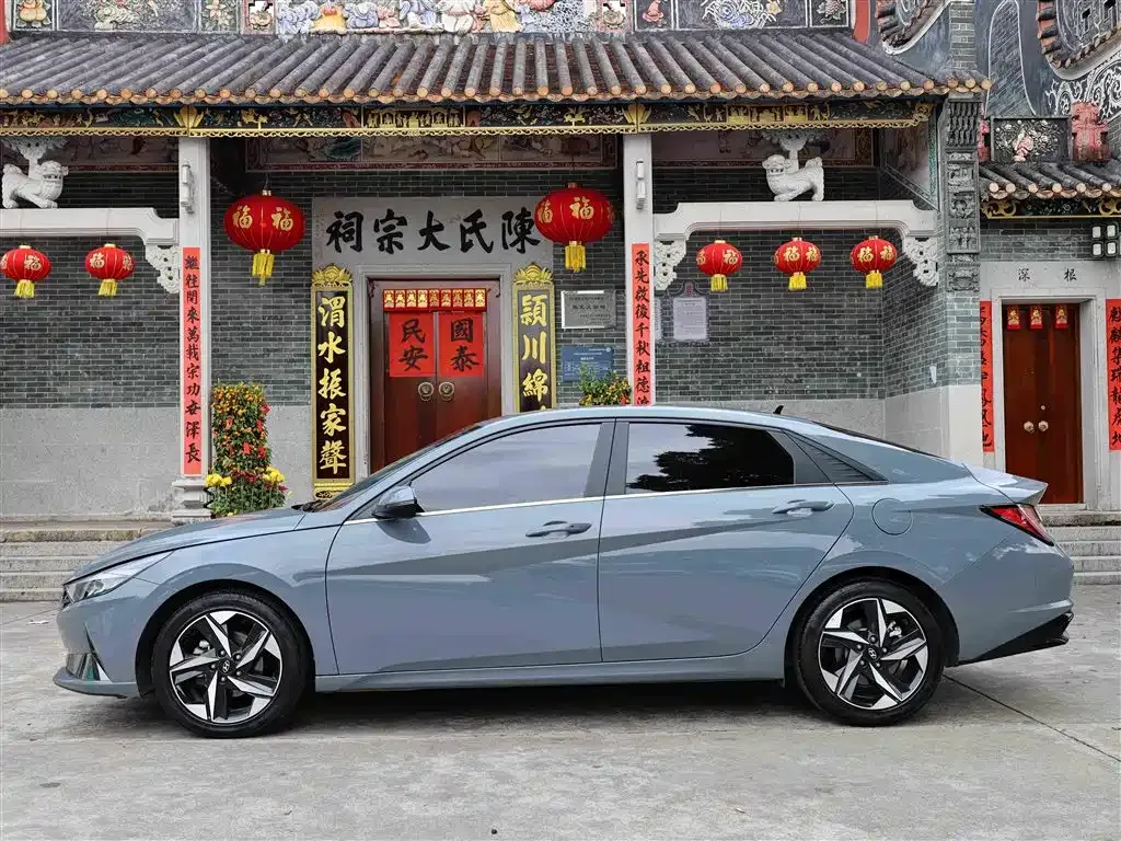 Hyundai Elantra — фото 2