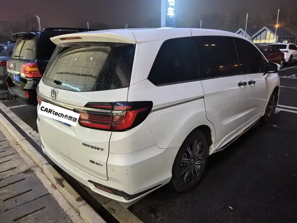 Honda Odyssey — фото 1