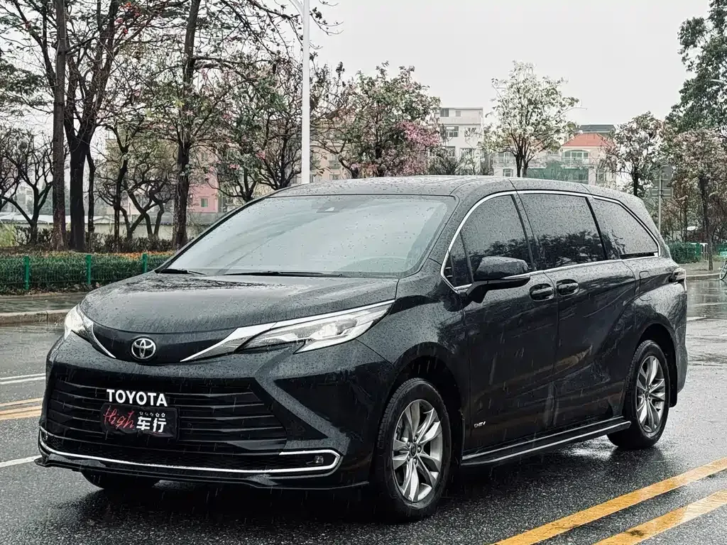 Toyota Sienna 2024 из CN, фото 1
