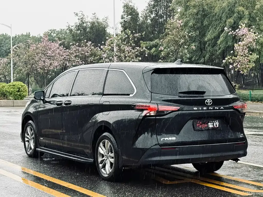 Toyota Sienna 2024 из CN, фото 5