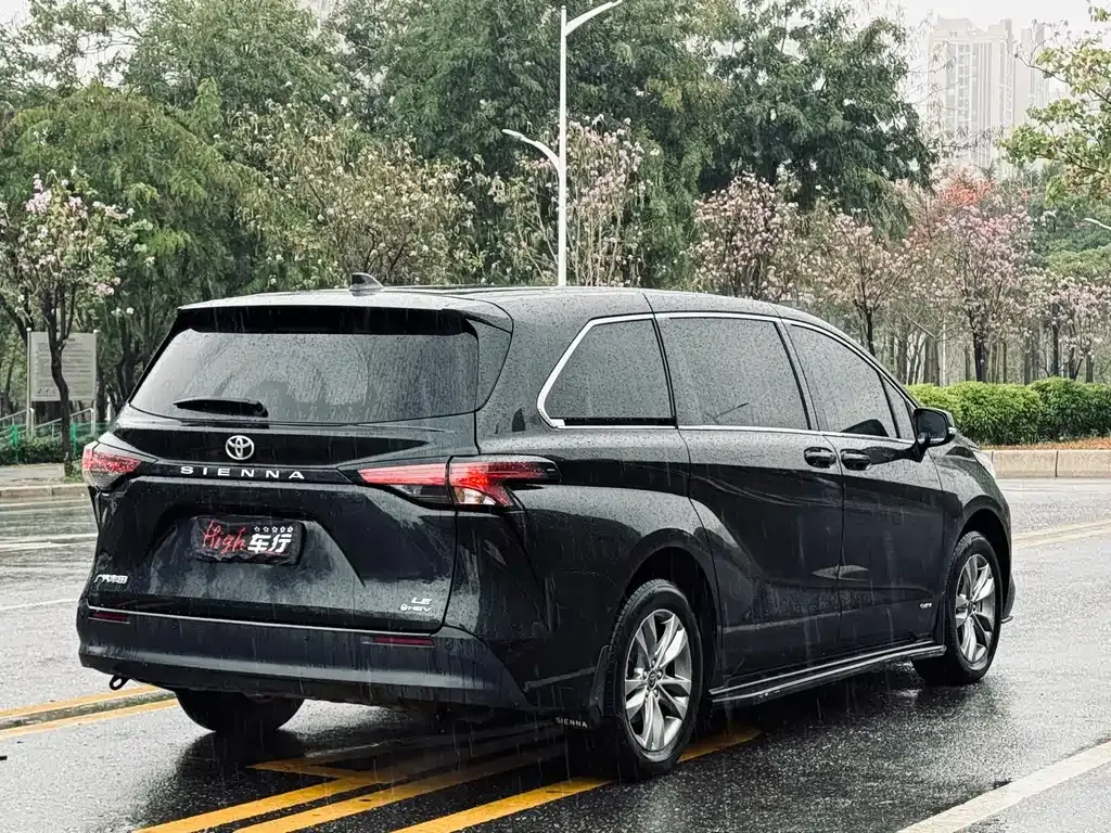 Toyota Sienna 2024 из CN, фото 4