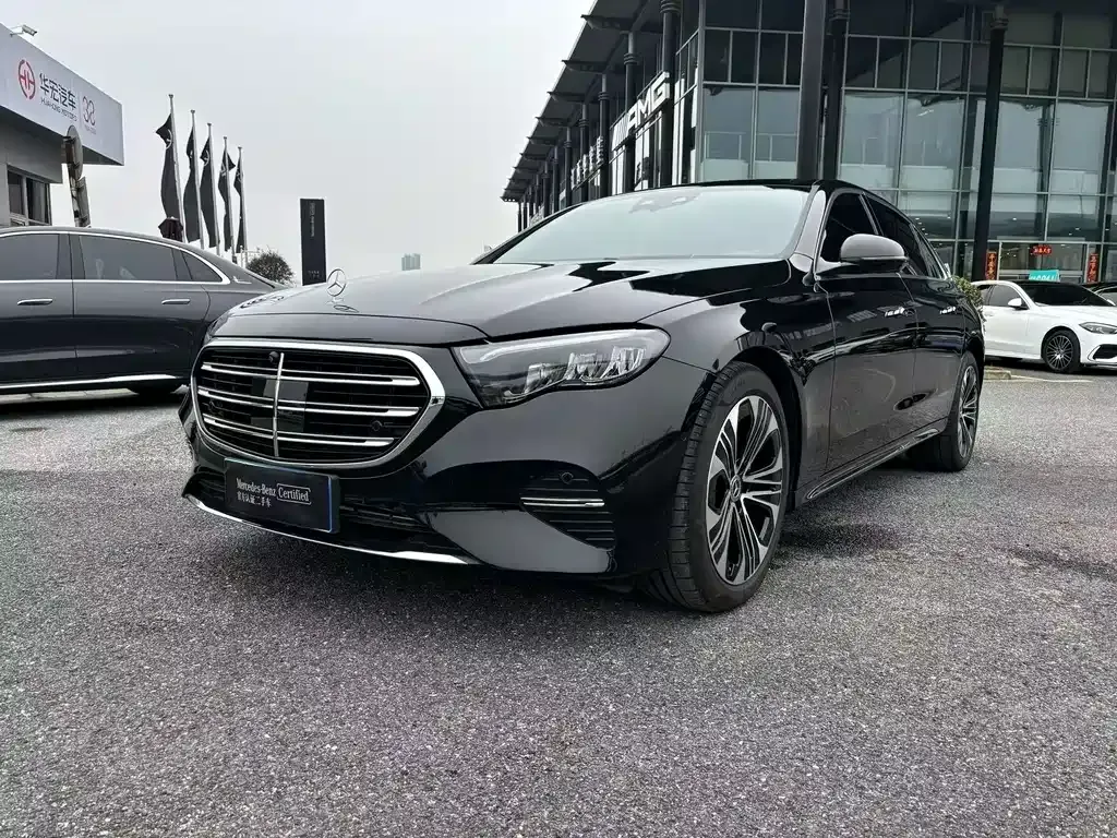 Mercedes-Benz E-Class — фото 1