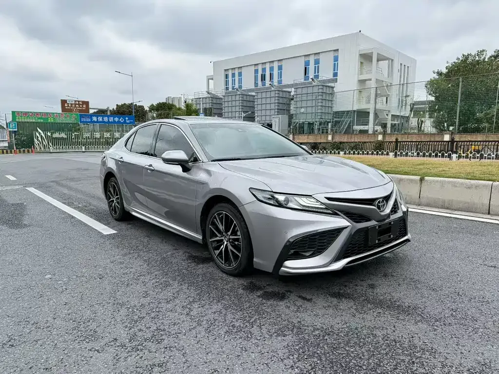 Toyota Camry — фото 7