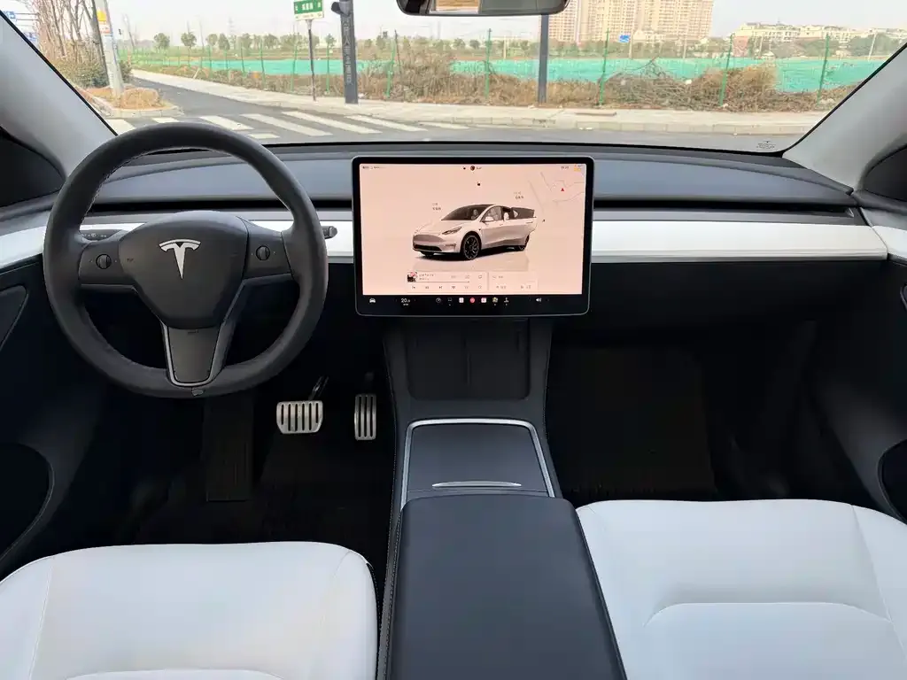 Tesla Model Y — фото 3