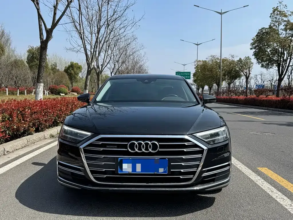 Audi A8 — фото 9