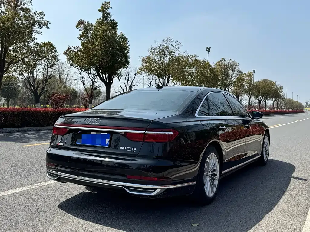 Audi A8 — фото 7