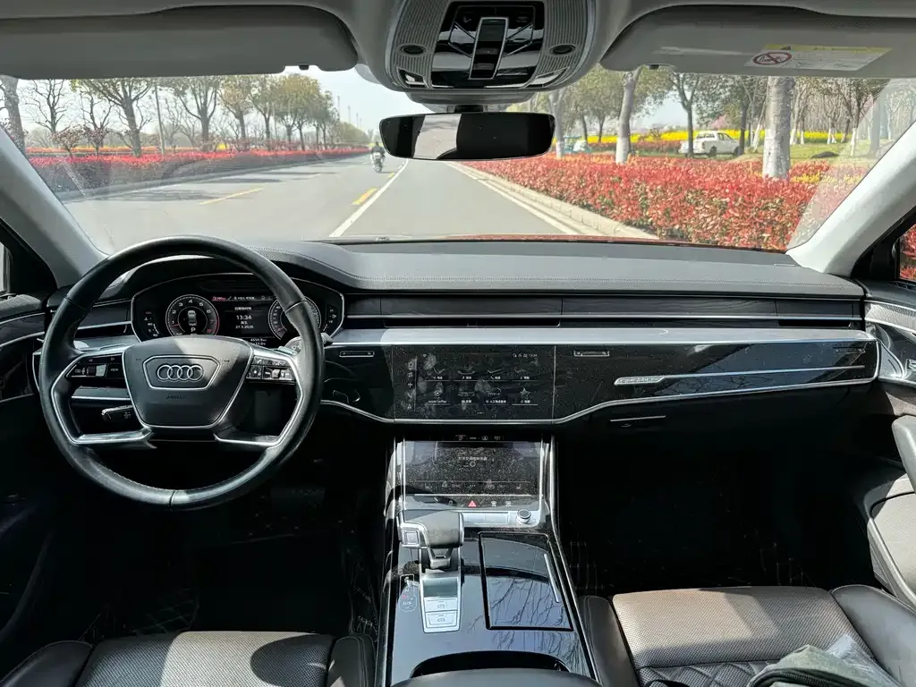 Audi A8 — фото 4
