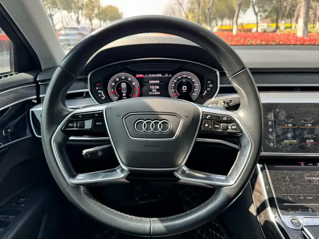 Audi A8 — фото 2
