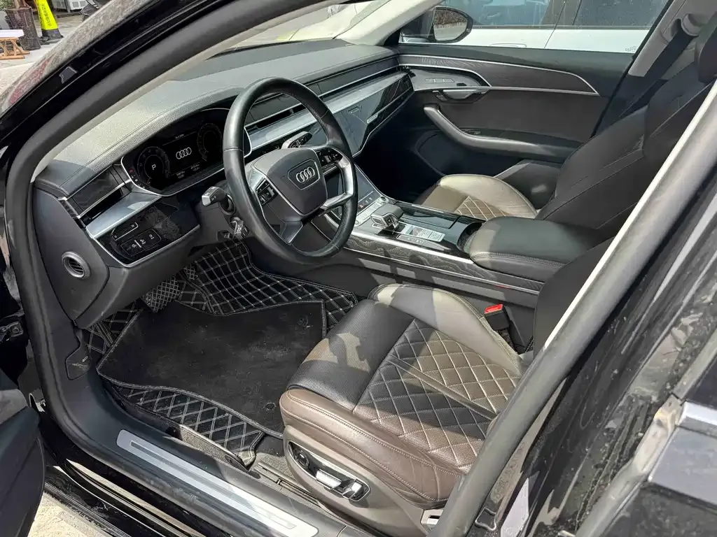 Audi A8 — фото 6