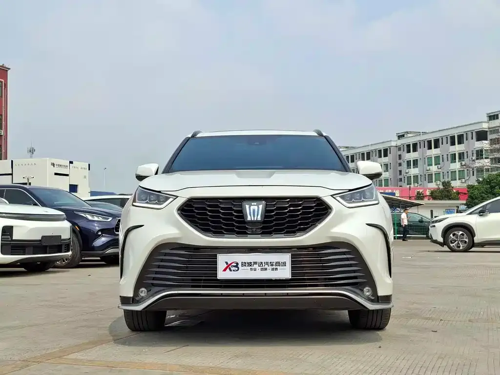 Toyota Crown Kluger 2024 из CN, фото 3