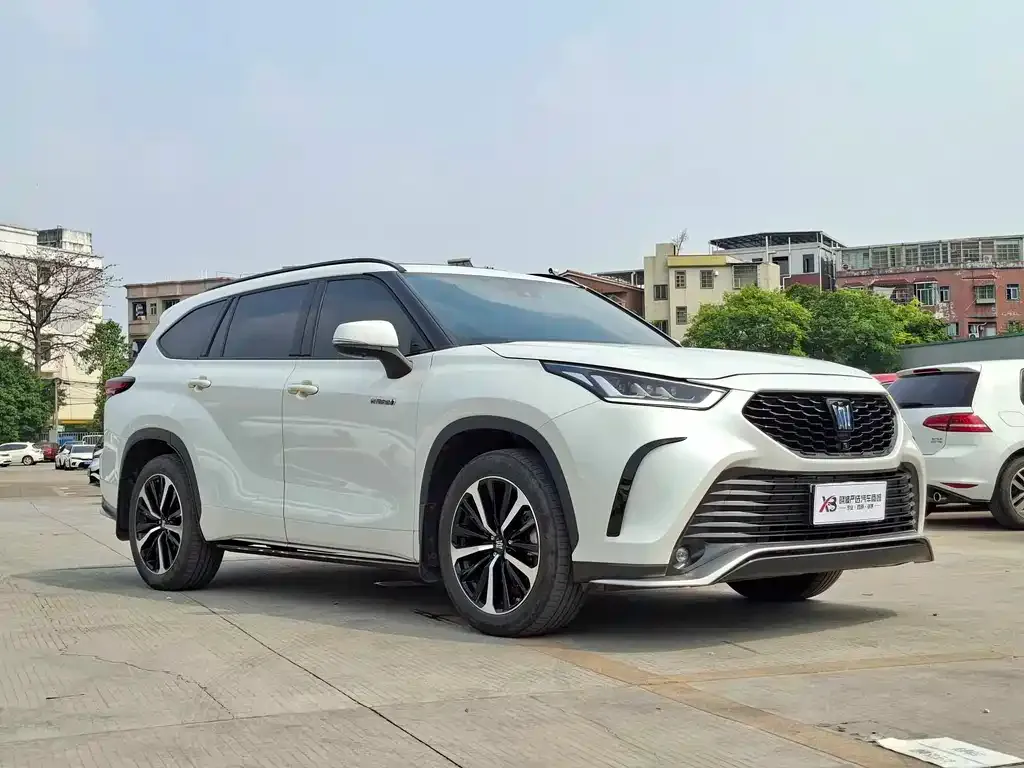 Toyota Crown Kluger 2024 из CN, фото 2
