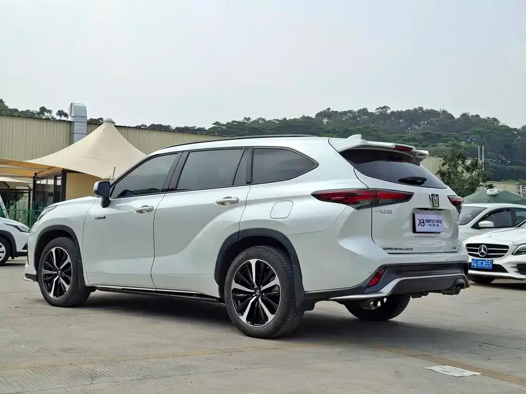 Toyota Crown Kluger 2024 из CN, фото 4