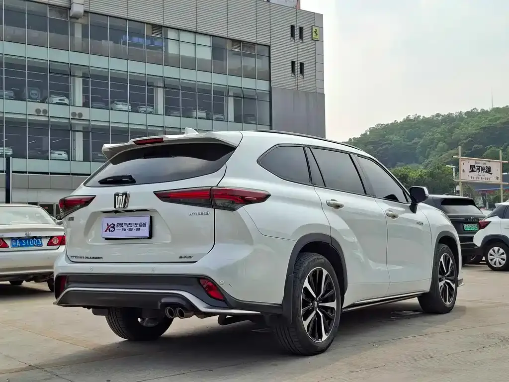 Toyota Crown Kluger 2024 из CN, фото 7