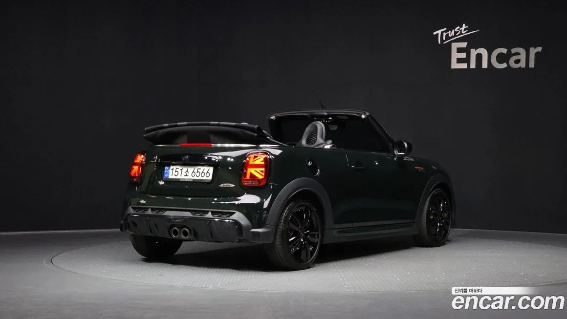 Mini Cooper Convertible 2024 из KR, фото 2