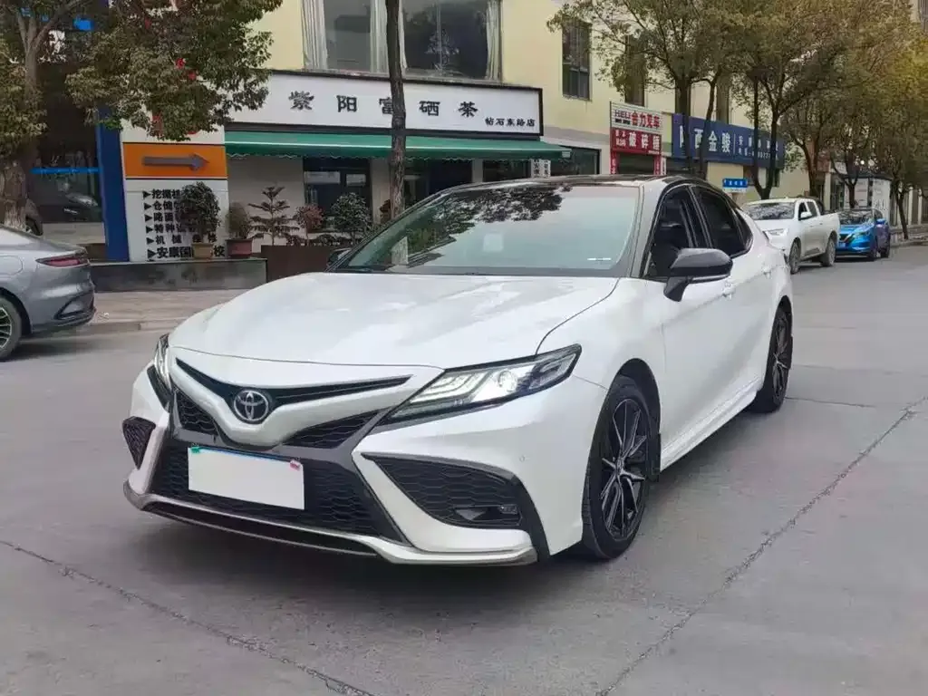 Toyota Camry — фото 8