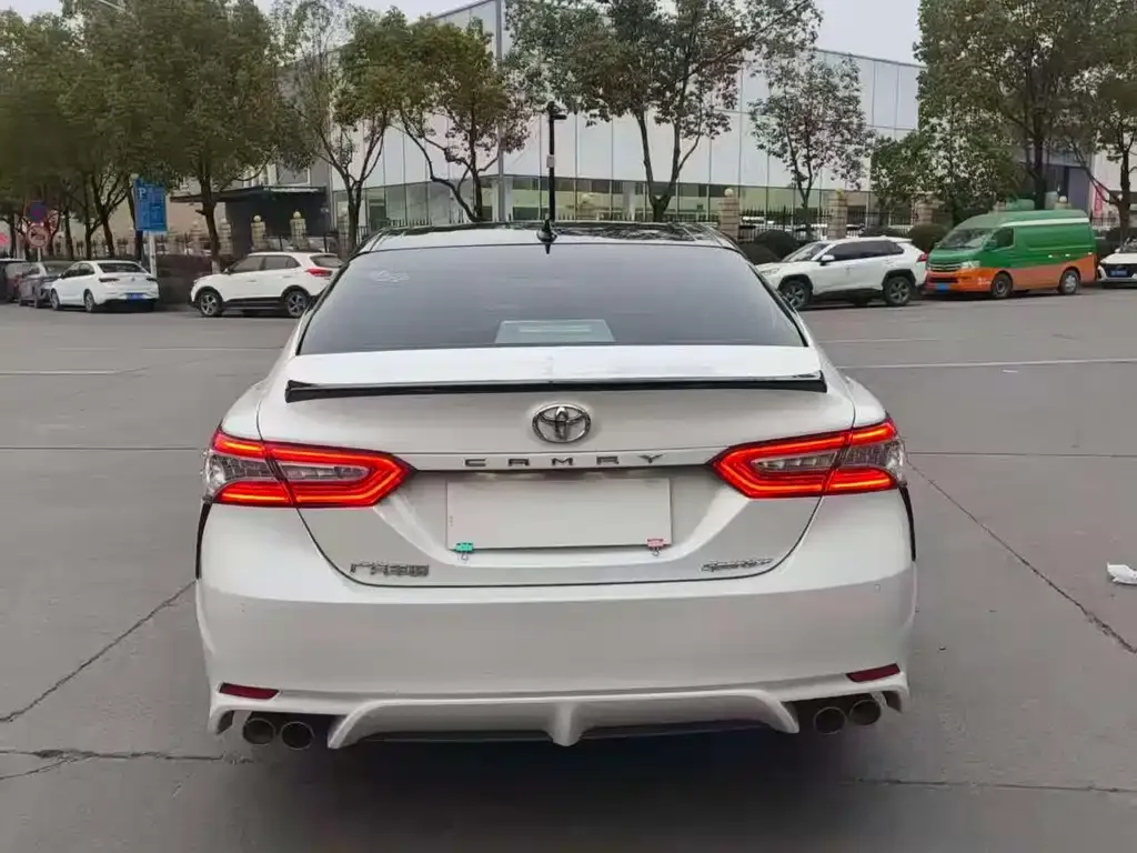 Toyota Camry — фото 7