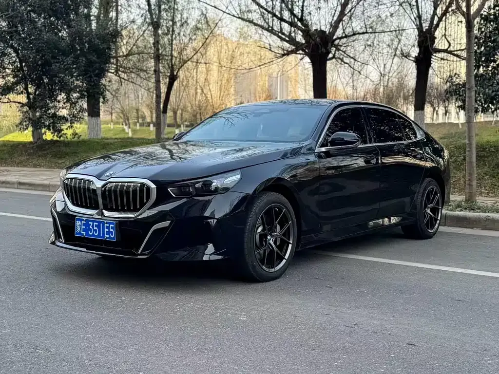 BMW 5 Series — фото 1