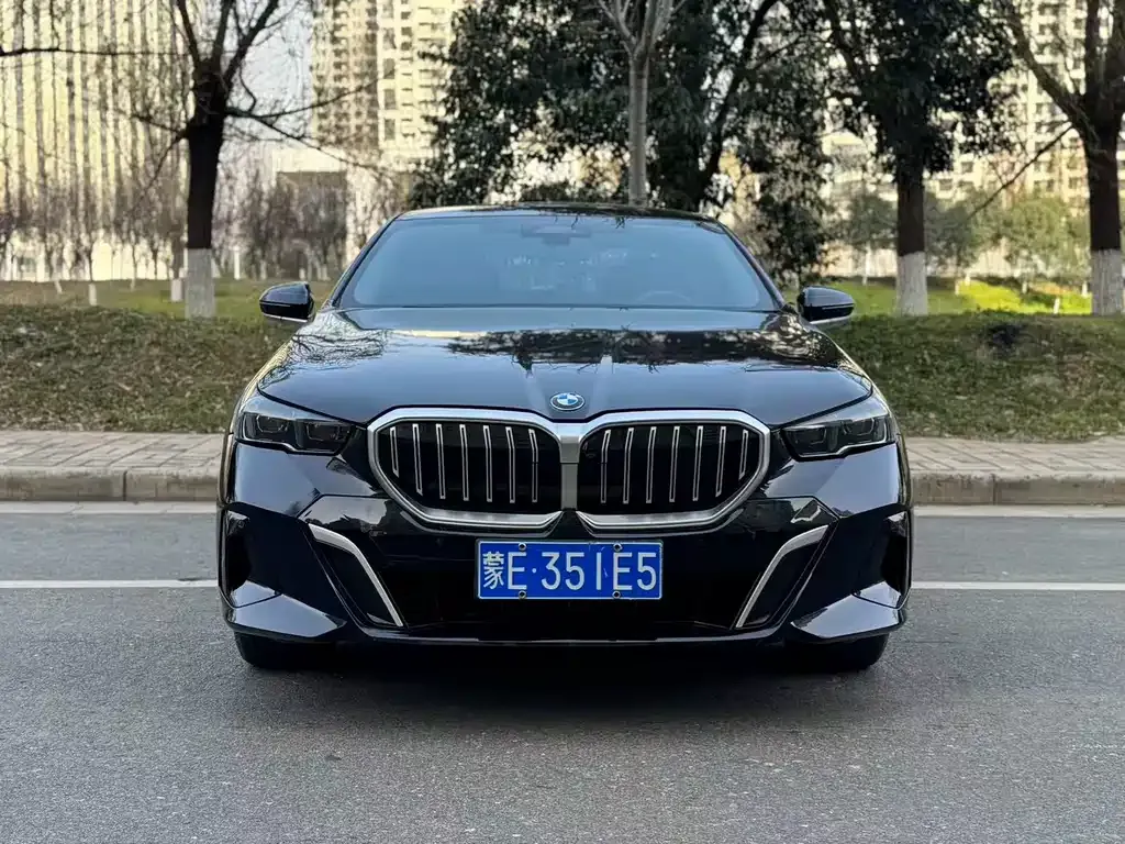 BMW 5 Series — фото 6