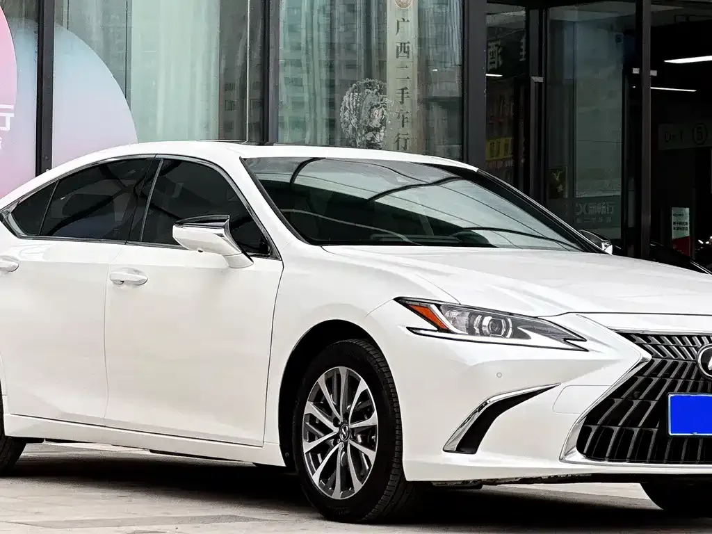 Lexus ES — фото 1