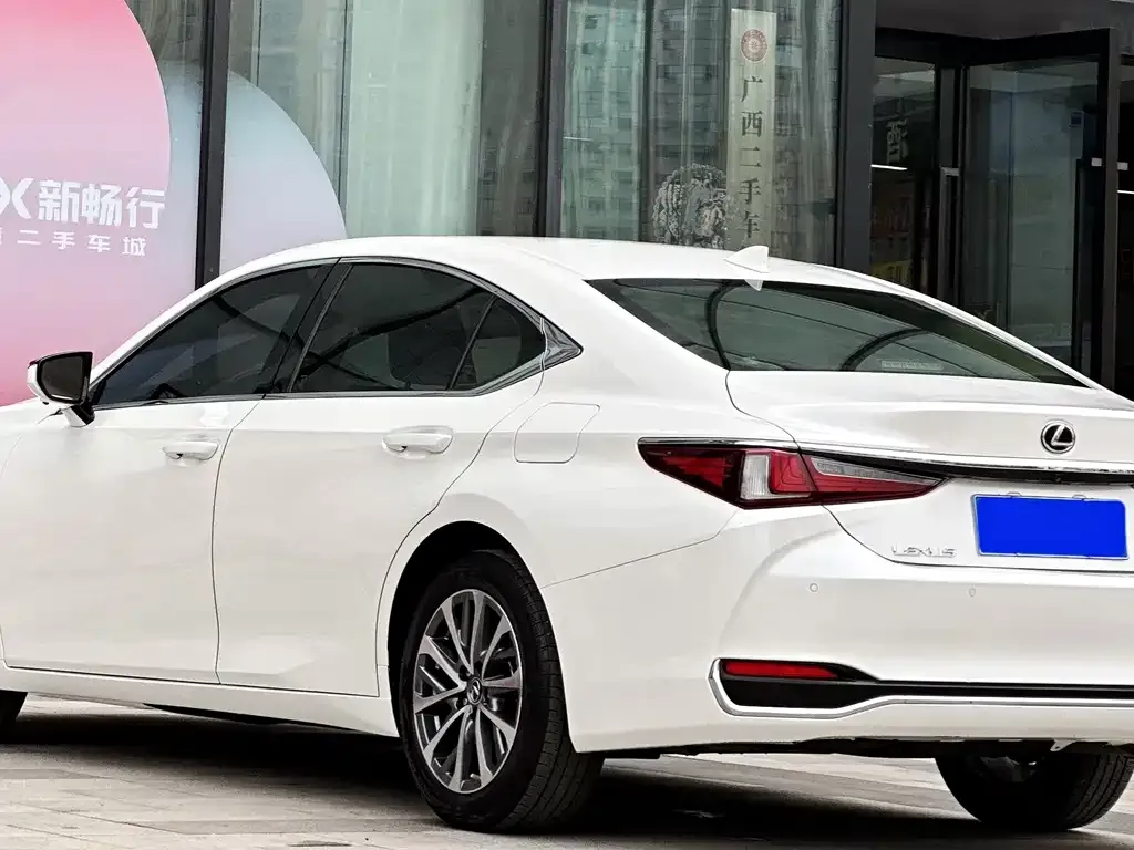 Lexus ES — фото 9