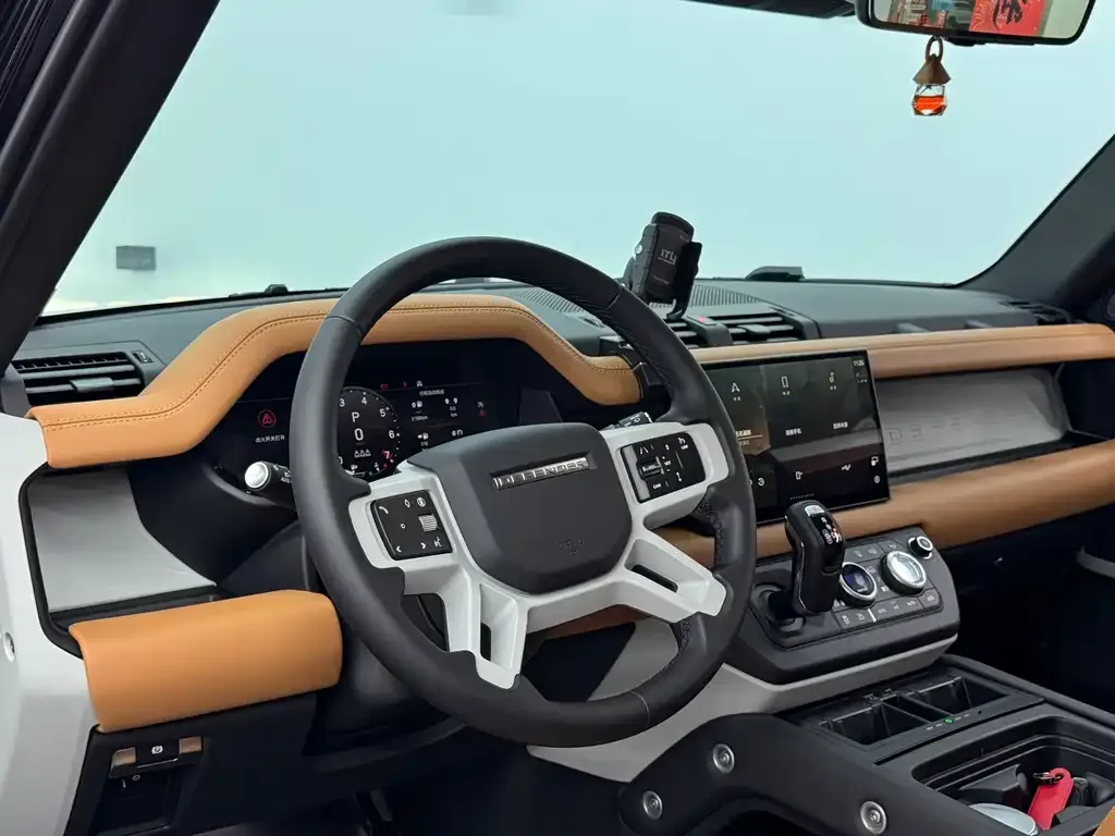 Land Rover Defender — фото 6