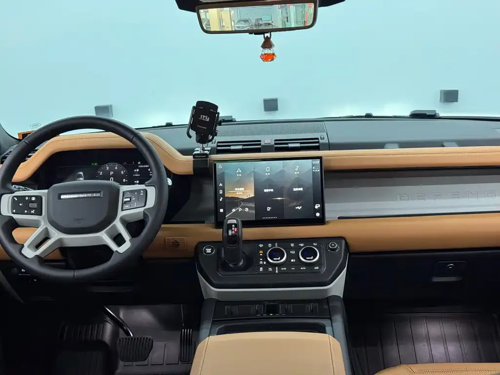 Land Rover Defender — фото 10