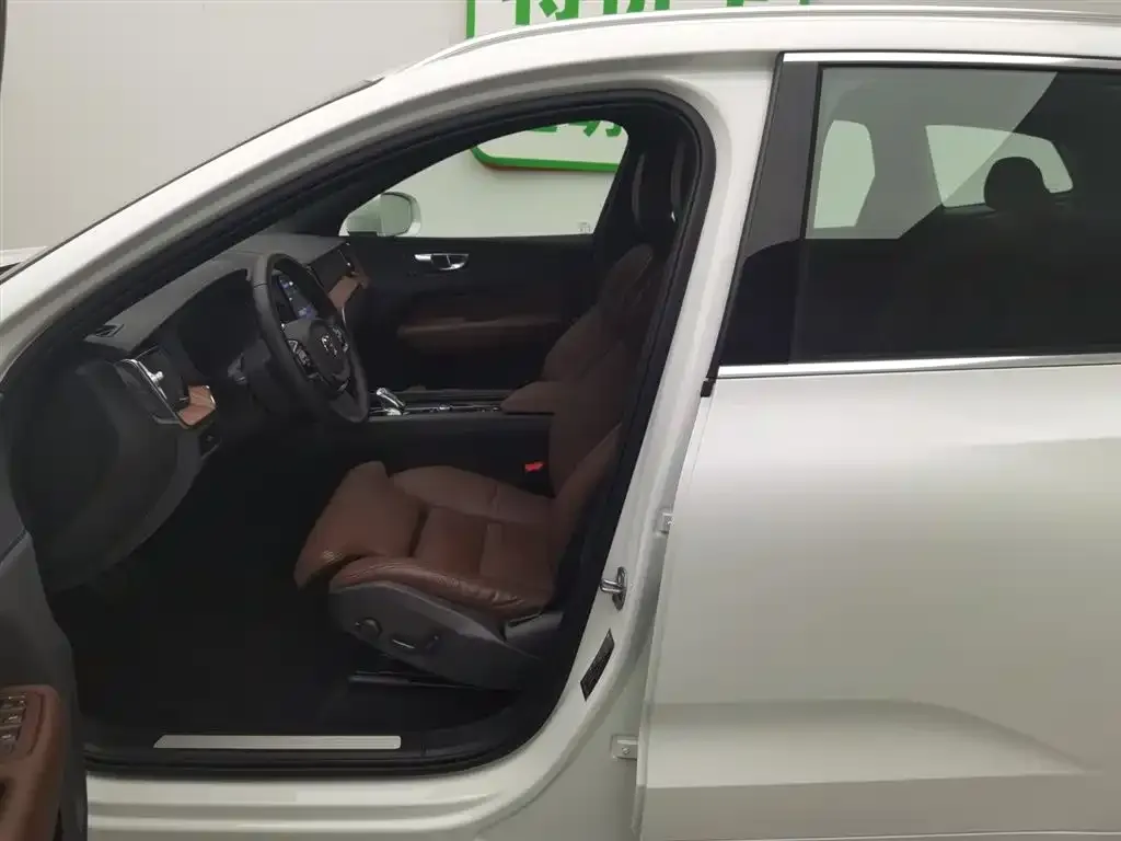 Volvo XC60 2025 из CN, фото 7