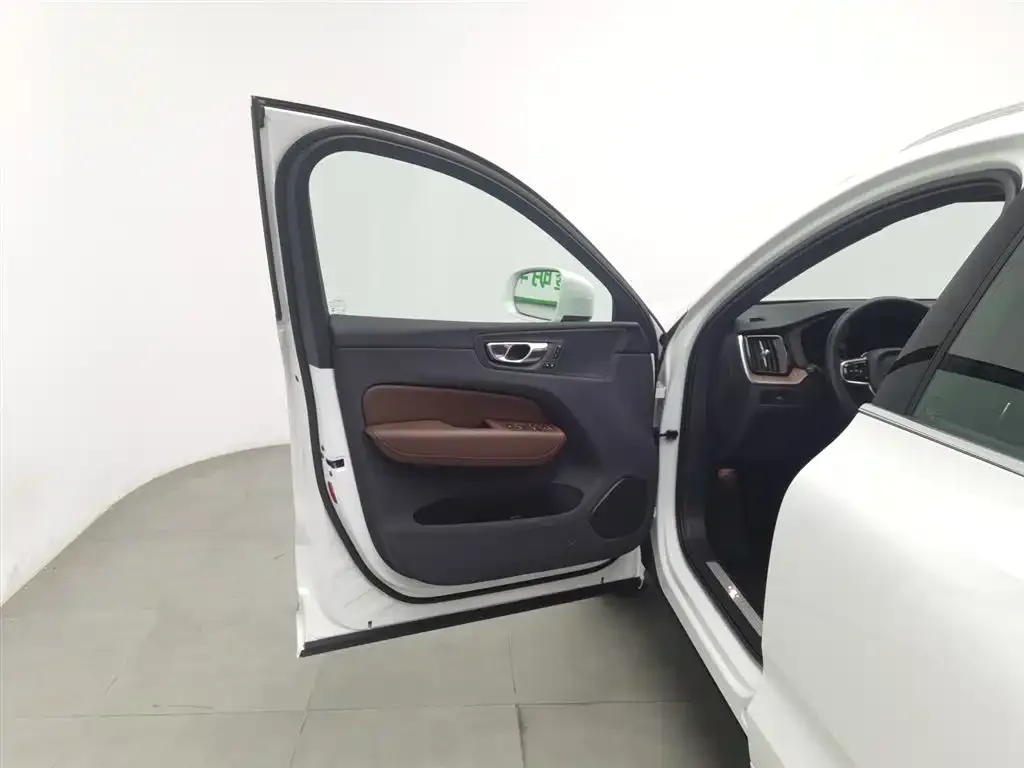 Volvo XC60 2025 из CN, фото 8