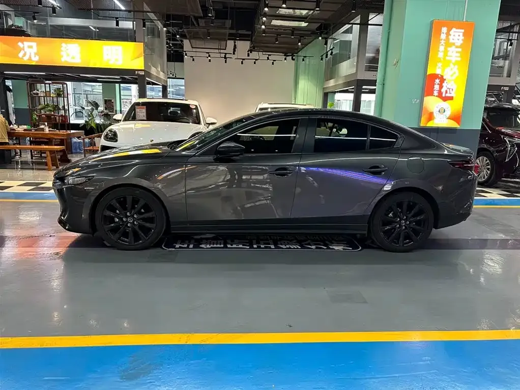 Mazda 3 Axela 2023 из CN, фото 2