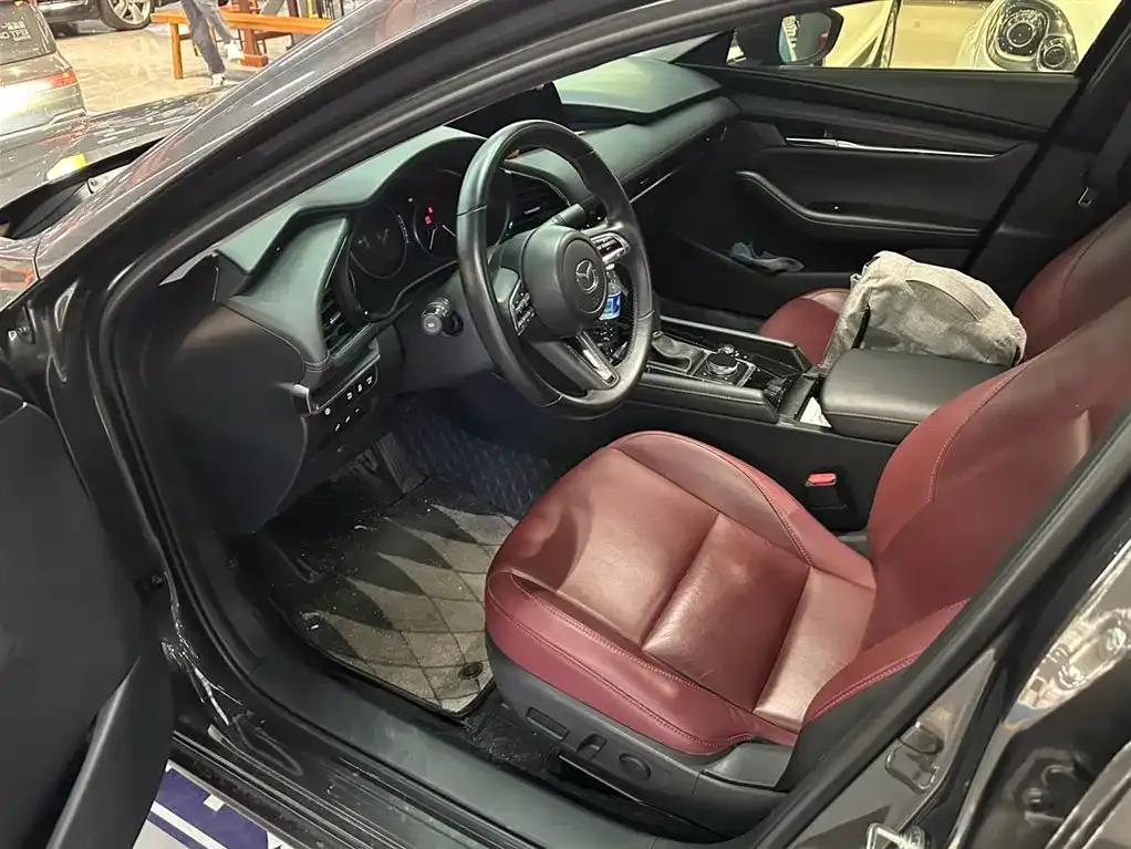 Mazda 3 Axela 2023 из CN, фото 6