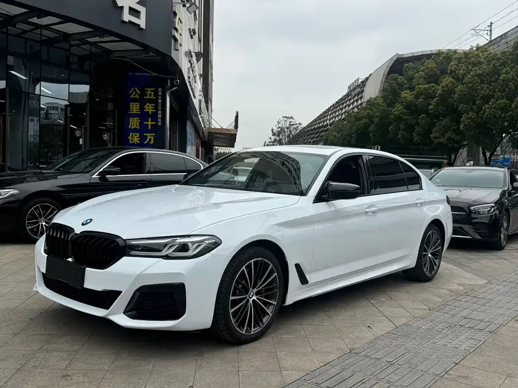 BMW 5 Series — фото 1