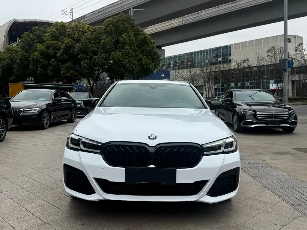 BMW 5 Series — фото 4