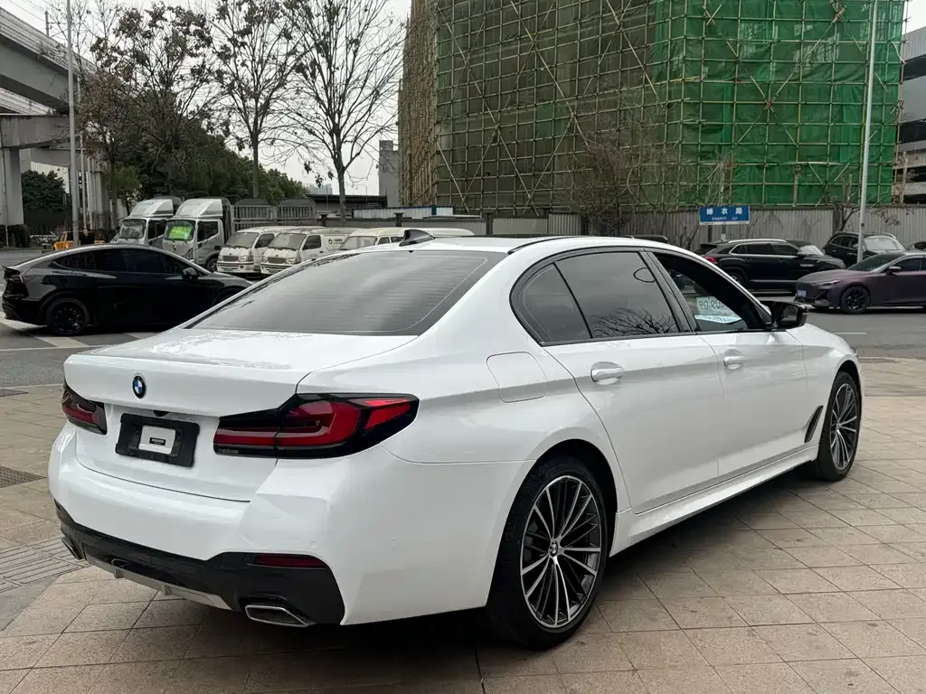 BMW 5 Series — фото 5