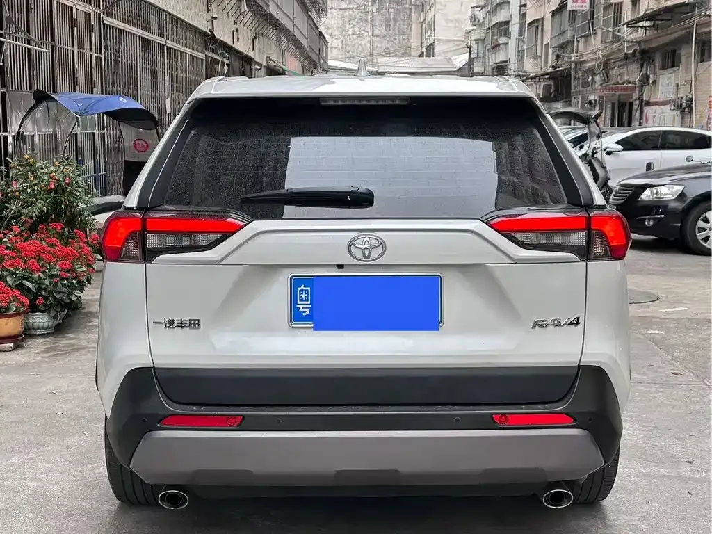 Toyota RAV4 2023 из CN, фото 4