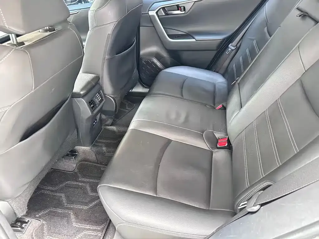 Toyota RAV4 2023 из CN, фото 3
