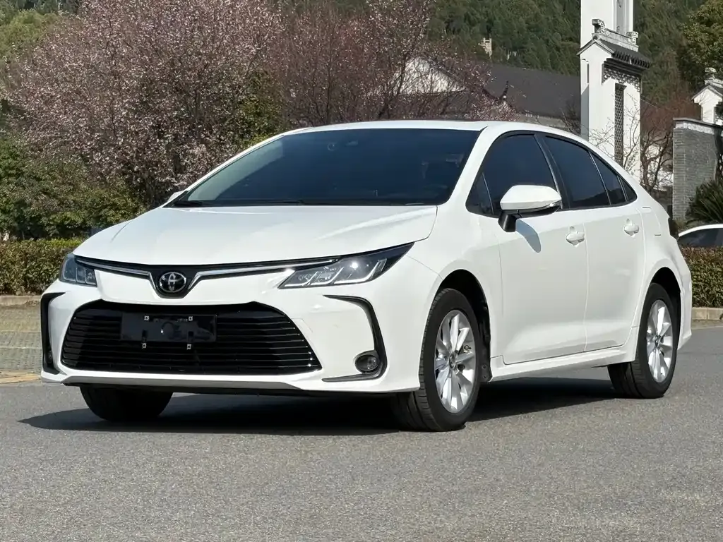 Toyota Corolla 2023 из CN, фото 1