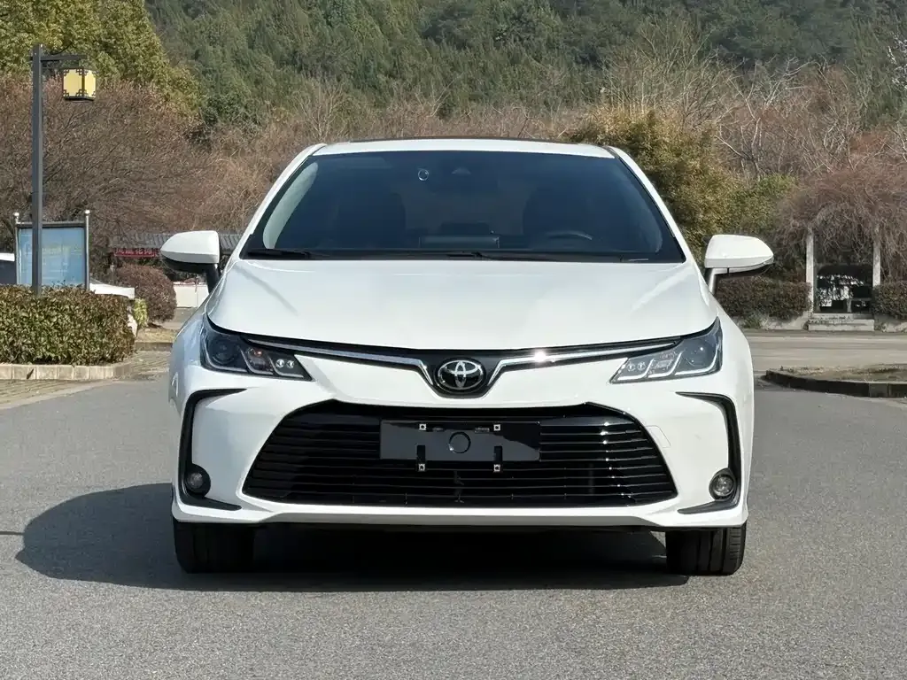 Toyota Corolla 2023 из CN, фото 2