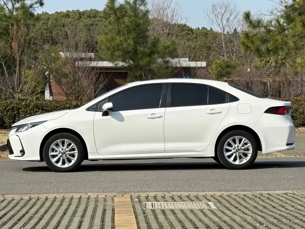 Toyota Corolla 2023 из CN, фото 10