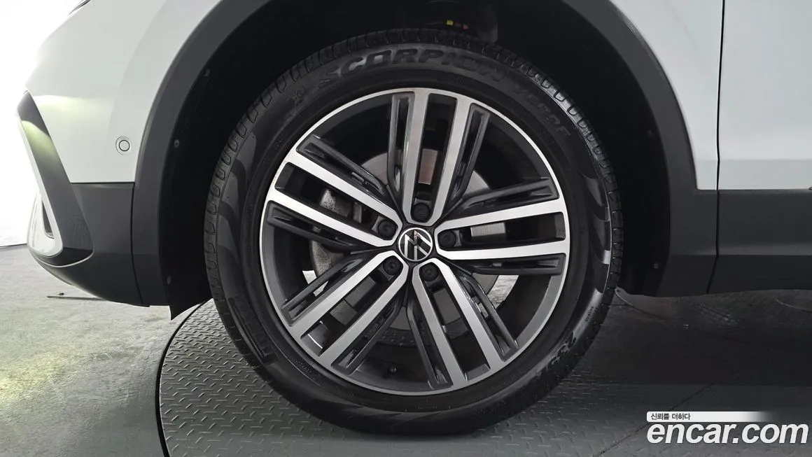 Volkswagen Tiguan — фото 9