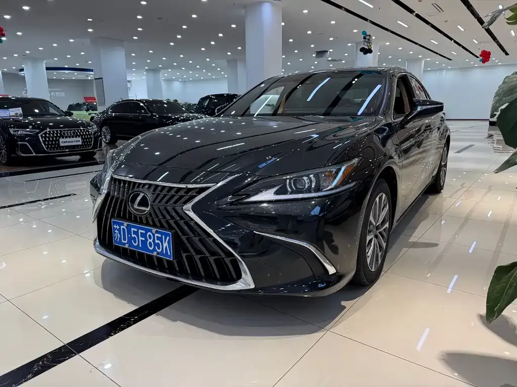 Lexus ES — фото 1
