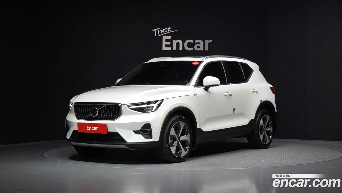 Volvo XC40 — фото 1