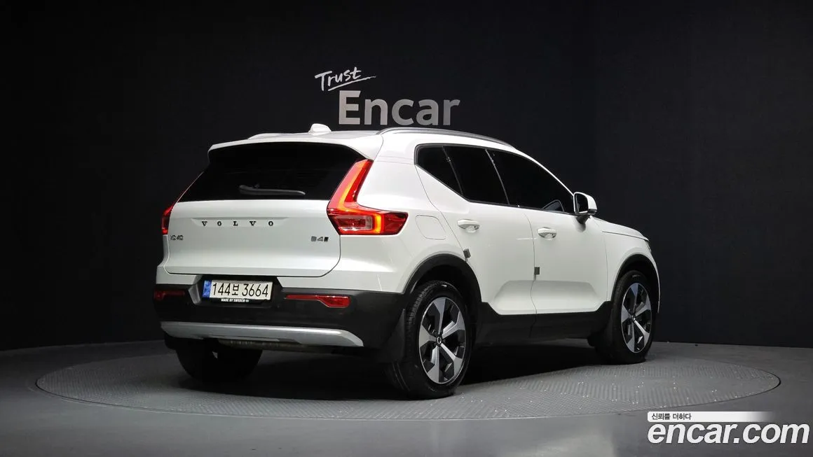 Volvo XC40 — фото 2