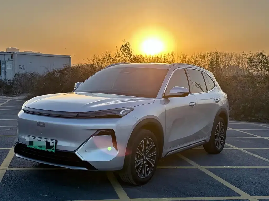 Geely 银河星舰7 — фото 1