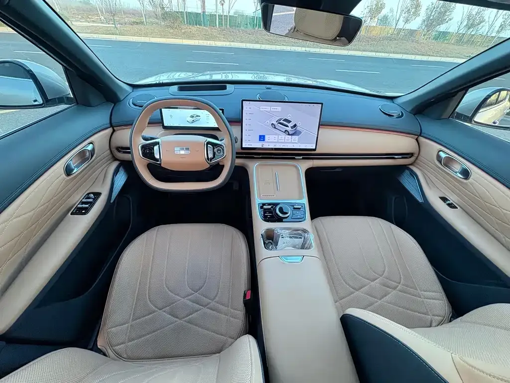 Geely 银河星舰7 — фото 3