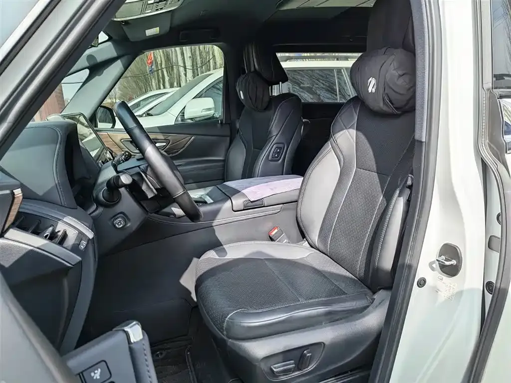 Toyota Alphard — фото 4