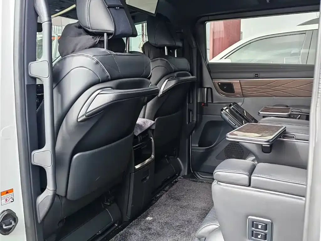 Toyota Alphard — фото 5