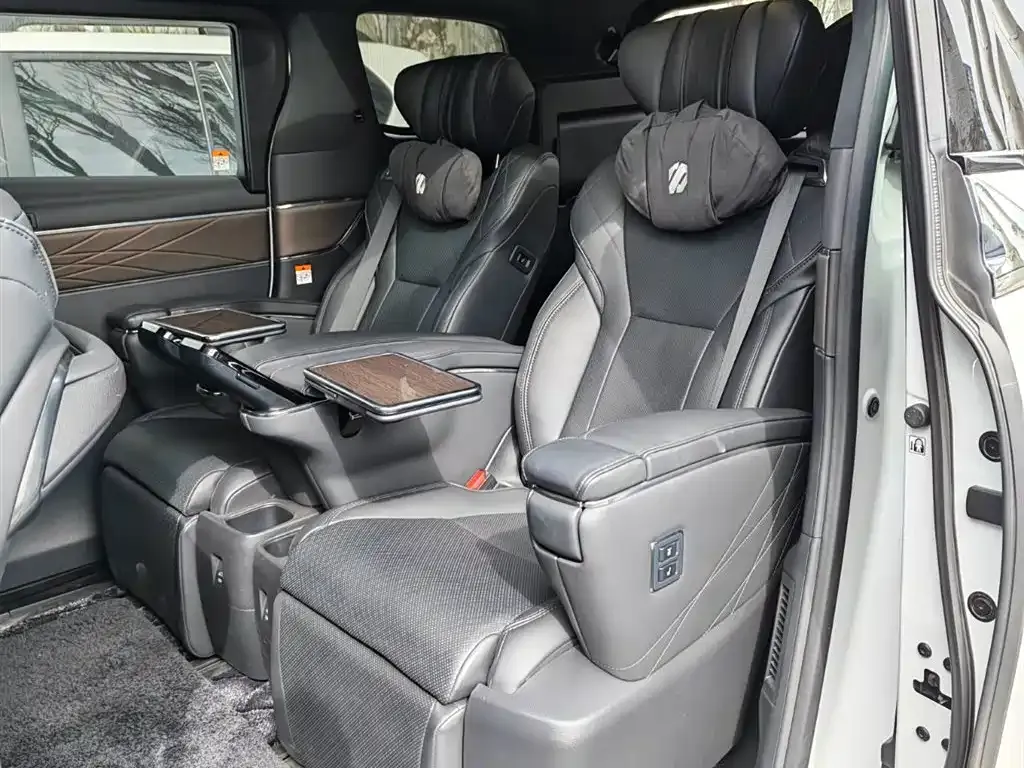 Toyota Alphard — фото 6